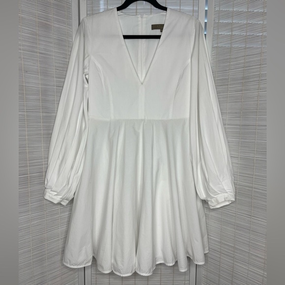 Simona Corsellini Dresses & Skirts - Space Simona Corsellini White Puff Sleeve V-Neck Dress Size 8